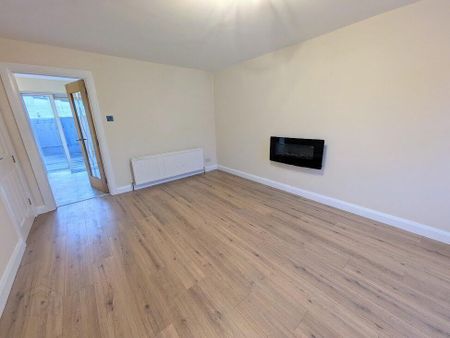 4 Strone Park, Dundonald, Belfast, BT16 1UW - Photo 3