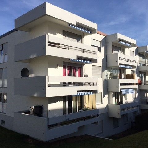 "Moderne 3.5 Zimmer-Wohnung mit schönem Balkon" - Photo 1