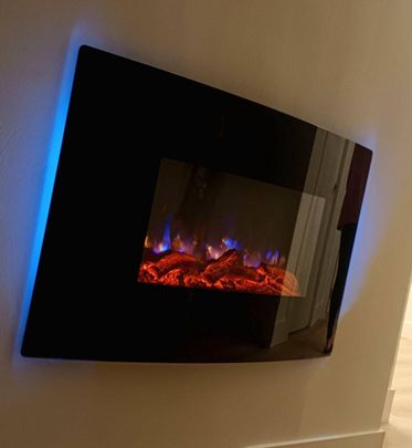 Style and Comfort, Fully Renovated & Architecturally Designed 4 Bedroom Family House with Versatile Floorplan. Large Entertaining Backyard. - Photo 1