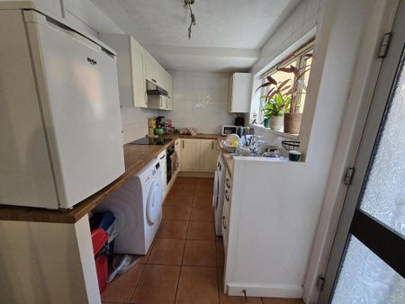 2 bedroom terraced house to rent - Photo 4