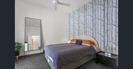 Elegant 3-Bedroom Home in Peaceful Lilyfield Pocket - Photo 4