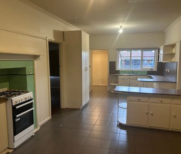 Charming and Spacious Home for Rent - Photo 5