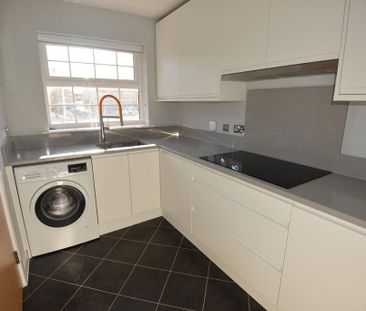 4 bedroom terraced house to rent - Photo 5