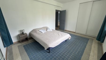 Location Maison 5 pièces 139m² ST CLAUDE 97120 - Photo 3