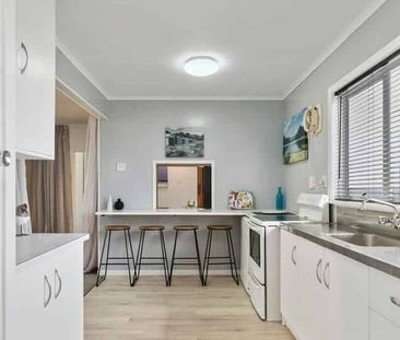 Fun Three Bedroom Home - Photo 5