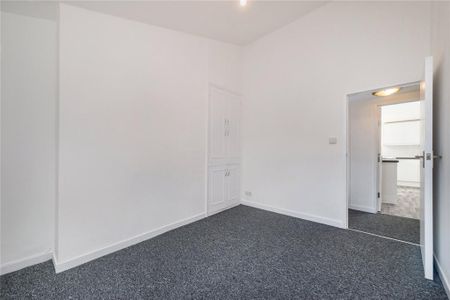 4 bedroom flat to rent - Photo 5