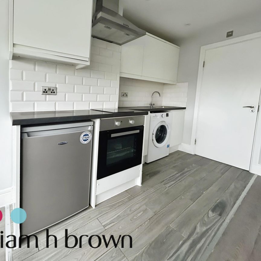 Whitehall Road, Colchester - Photo 1