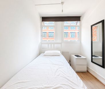 4 Bed Flat, Camberwell Road, SE5 - Photo 1