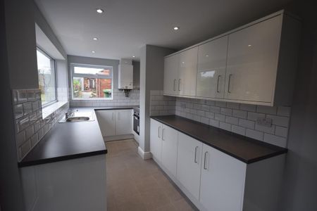 3 bedroom semi-detached house to rent - Photo 5