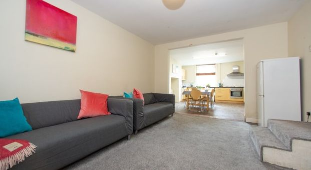 22 Manor Terrace, Headingley, Leeds, LS6 1BU - Photo 1