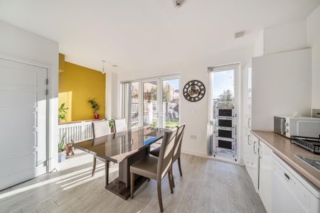 3 bedroom townhouse to rent - Photo 3