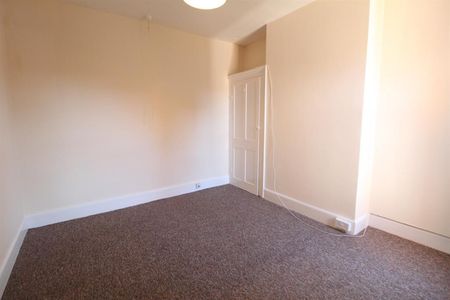 1 bedroom Flat To Let - Photo 2