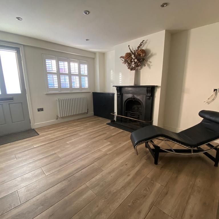 2 bedroom cottage to rent - Photo 1