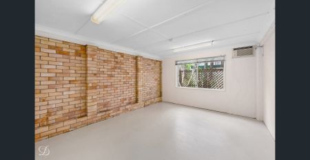 Family Home - Photo 5