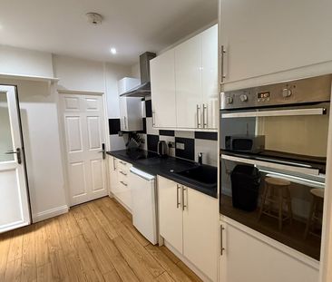 Bedsit, High Town Road, LU2 - Photo 1