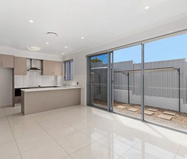 Spacious Home with Ducted Air-conditioning & Brand New Carpet! - Photo 6