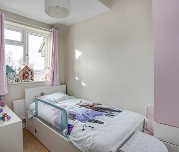 Mylne Close, High Wycombe - Photo 3