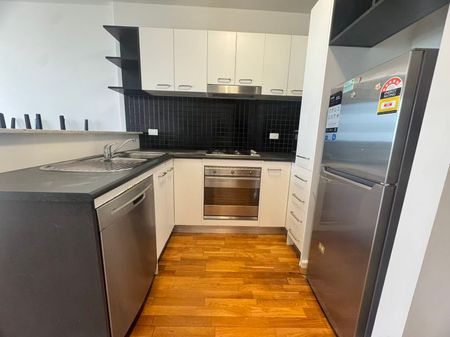 Furnished Double-Storey 2-Bedroom Apartment with Study – CBD Living! - Photo 5