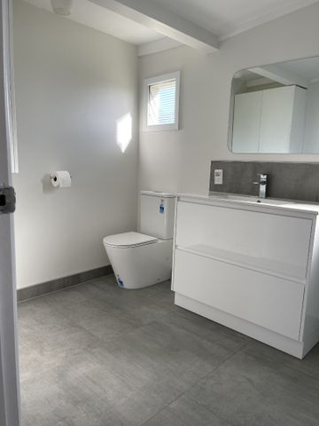 Property Management8a Northcote Road, Takapuna - House for Rent - Photo 3