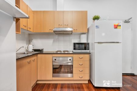 Fully furnished 2 bedroom apartment on Lonsdale Street! - Photo 5