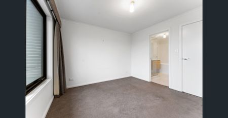 CHIC THREE BEDROOM TOWNHOUSE IN THE HEART OF ST CLAIR - Photo 5