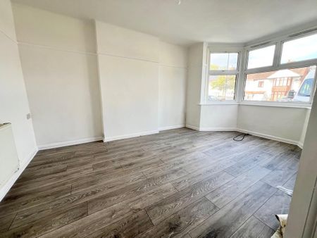4 bedroom end of terrace house to rent - Photo 2