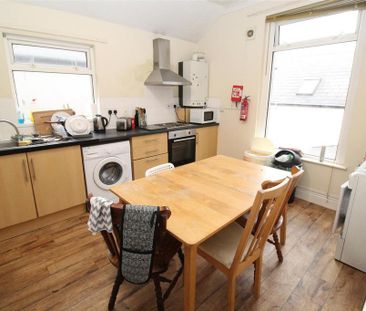 4 bedroom flat to rent - Photo 4