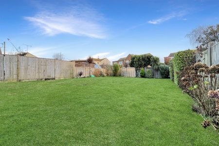 2 bedroom semi-detached bungalow to rent - Photo 5