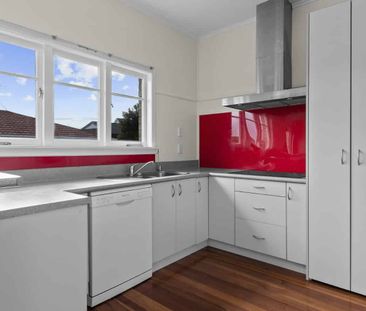 Three Bedroom on Ellicott - Photo 3
