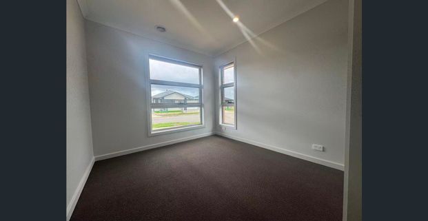 Modern Family Home in Prime Tarneit Location - Photo 1