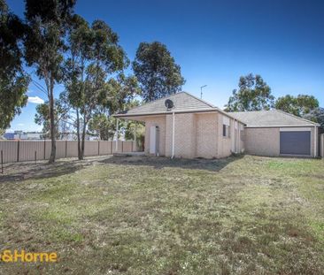 7 SANDPIPER GROVE, Sunbury, VIC 3429 - Photo 2