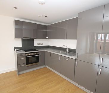 2 bedroom Apartment to let - Photo 6