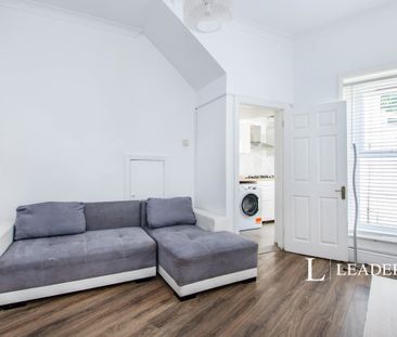 2 bedroom apartment to rent Tregonwell Road, Bournemouth, BH2 - Photo 2