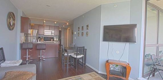 Sub-Penthouse at Electric Avenue. 1 Bdrm + 1 Bth + Den - UNFURNISHED - Photo 2