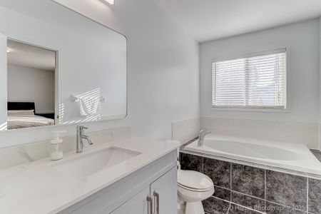 For Lease - 51 Lebovic Drive, Richmond Hill, Ontario - Photo 2