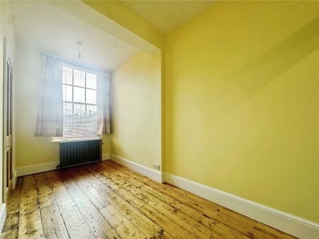 3 bedroom flat to rent - Photo 2