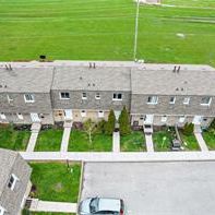 Room available in shared Townhouse! - Photo 2
