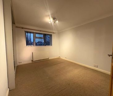 Purley Way, Frimley, Camberley, Surrey, GU16 - Photo 6