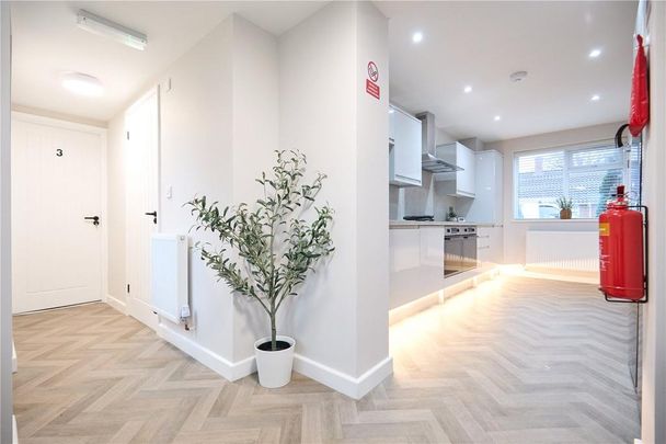 6 bedroom end of terrace house to rent - Photo 1