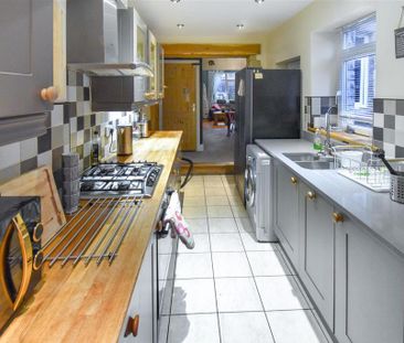 2 bedroom terraced house to rent - Photo 2