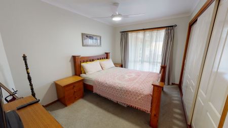 1 Cunneen Crescent Berwick VIC - Photo 4