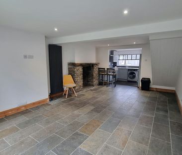 Terraced House to rent on - Photo 1