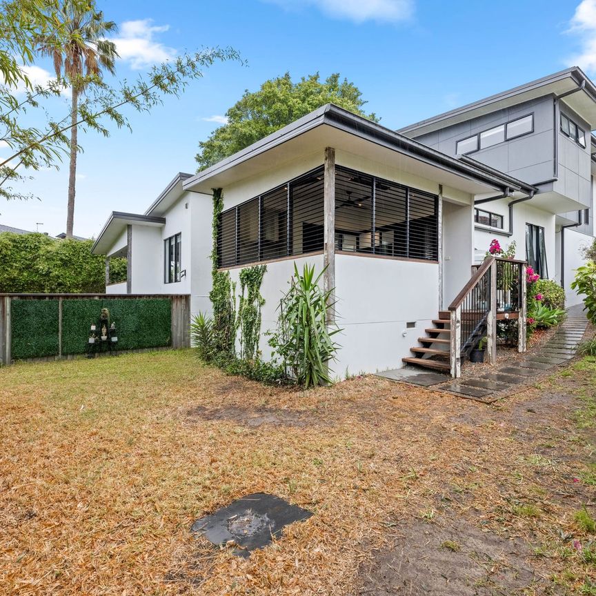 Architectural Elegance - Photo 1