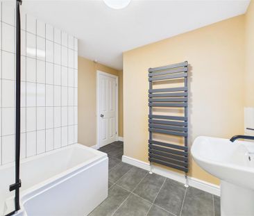 4 bedroom semi-detached house to rent - Photo 4