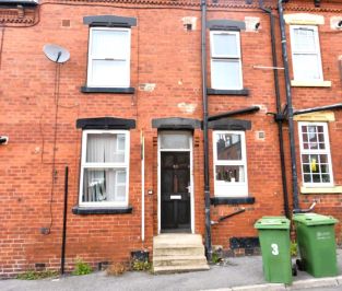 2 bedroom House in Harold Terrace, Leeds - Photo 1