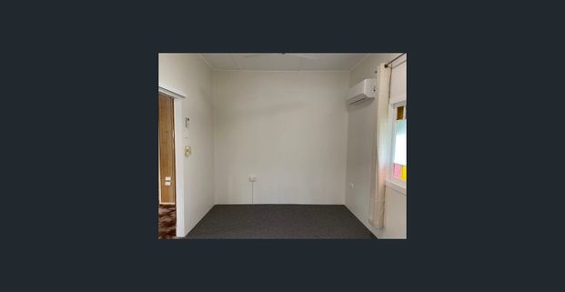 WALK TO THE SHOPS! - Photo 1