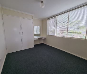 Large Space, Clean Two Bed Bayside Home - Photo 5