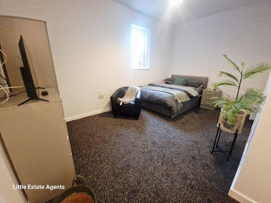 1 bedroom in a house share to rent - Photo 1