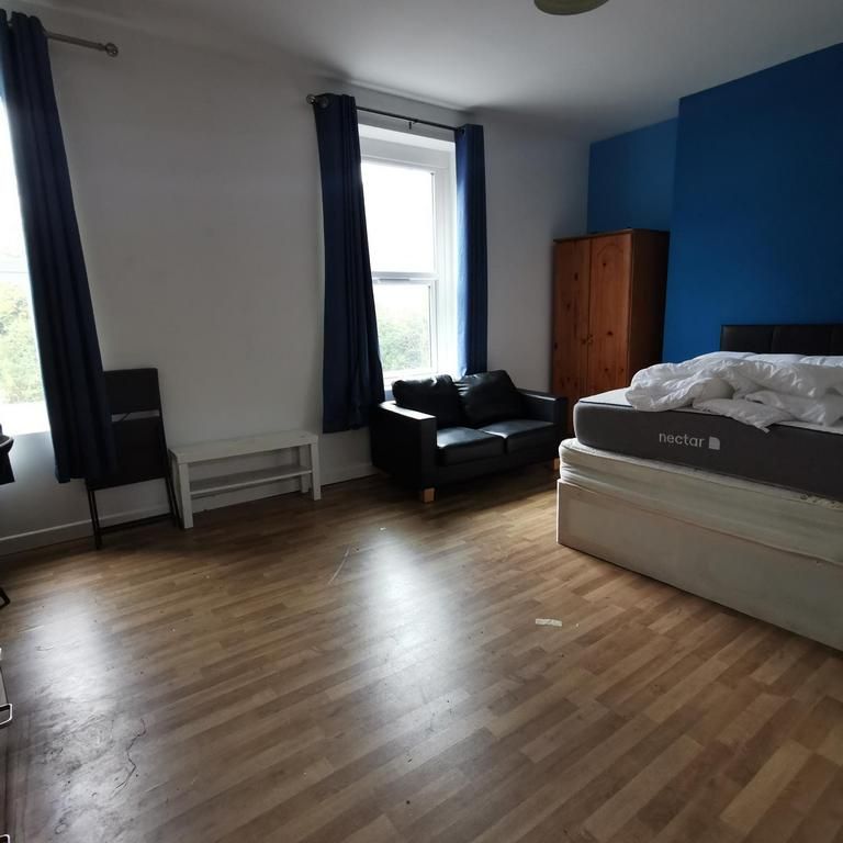 3 bedroom flat to rent - Photo 1