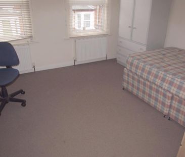 6 bedroom terraced house to rent - Photo 3